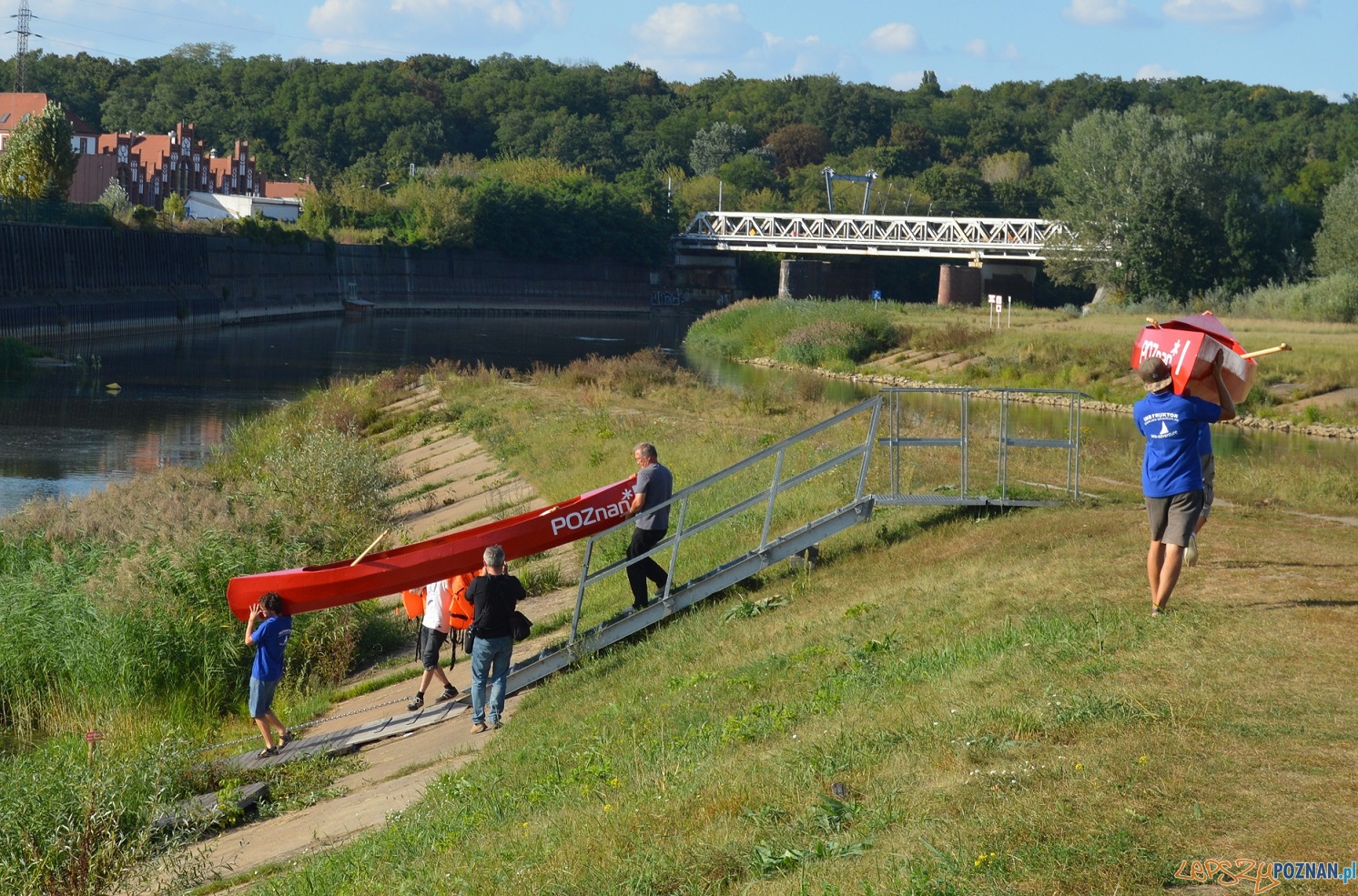 Wodowanie kajaków w Starym Porcie Foto: Lilia Łada / UMP Wodowanie kajaków w Starym Porcie Foto: Lilia Łada / UMP