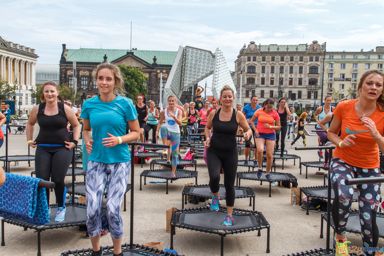 50 trampolin na Placu Wolności - Poznań 04.09.2016 r. Foto: LepszyPOZNAN.pl / Paweł Rychter 50 trampolin na Placu Wolności - Poznań 04.09.2016 r. Foto: LepszyPOZNAN.pl / Paweł Rychter