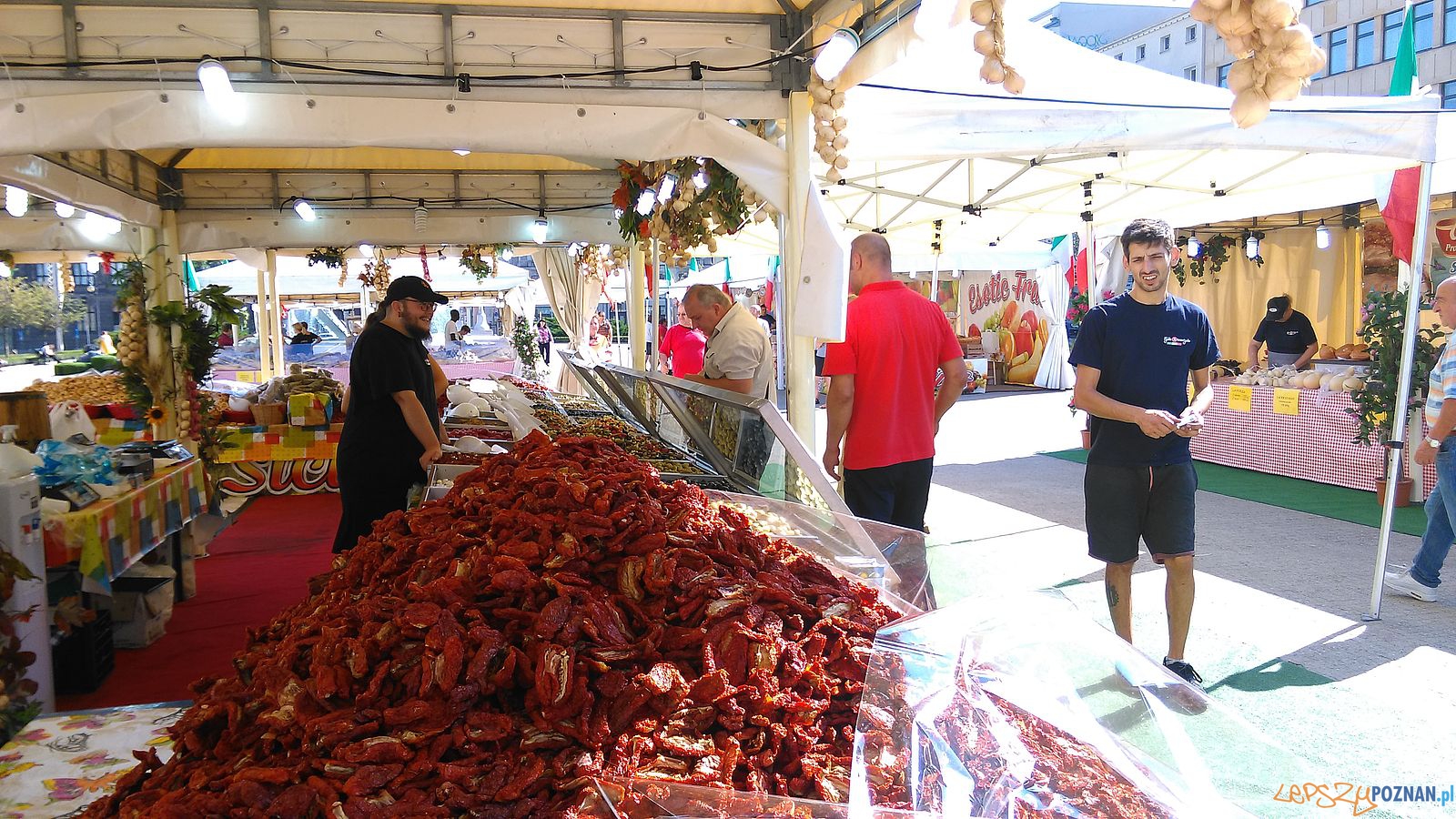 Włoski targ na Placu Wolności (5) Foto: TD Włoski targ na Placu Wolności (5) Foto: TD