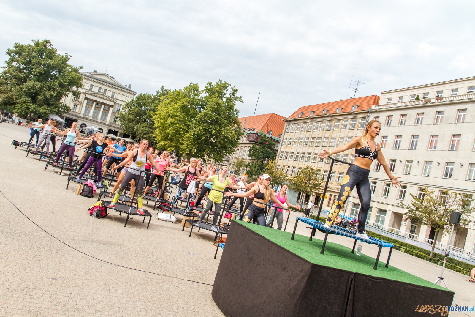 50 trampolin na Placu Wolności - Poznań 04.09.2016 r. Foto: LepszyPOZNAN.pl / Paweł Rychter 50 trampolin na Placu Wolności - Poznań 04.09.2016 r. Foto: LepszyPOZNAN.pl / Paweł Rychter