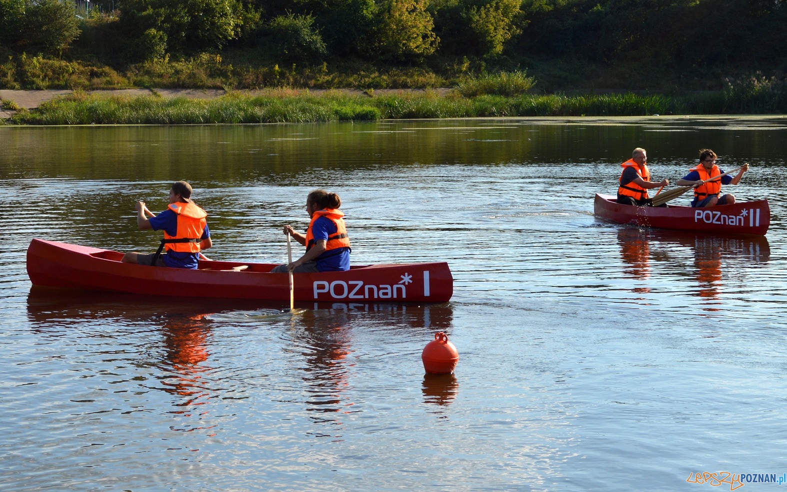 Wodowanie kajaków w Starym Porcie Foto: Lilia Łada / UMP Wodowanie kajaków w Starym Porcie Foto: Lilia Łada / UMP