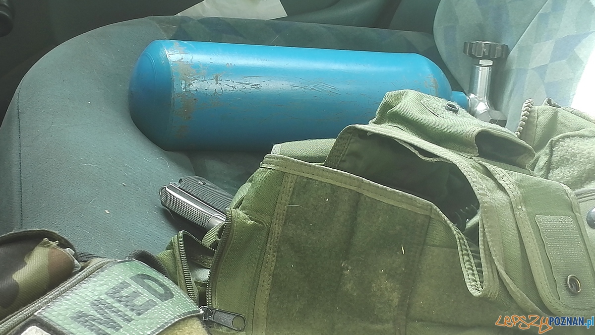 Kejter uwięziony w rozgrzanym samochodzie Foto: Straż Miejska Poznań Kejter uwięziony w rozgrzanym samochodzie Foto: Straż Miejska Poznań