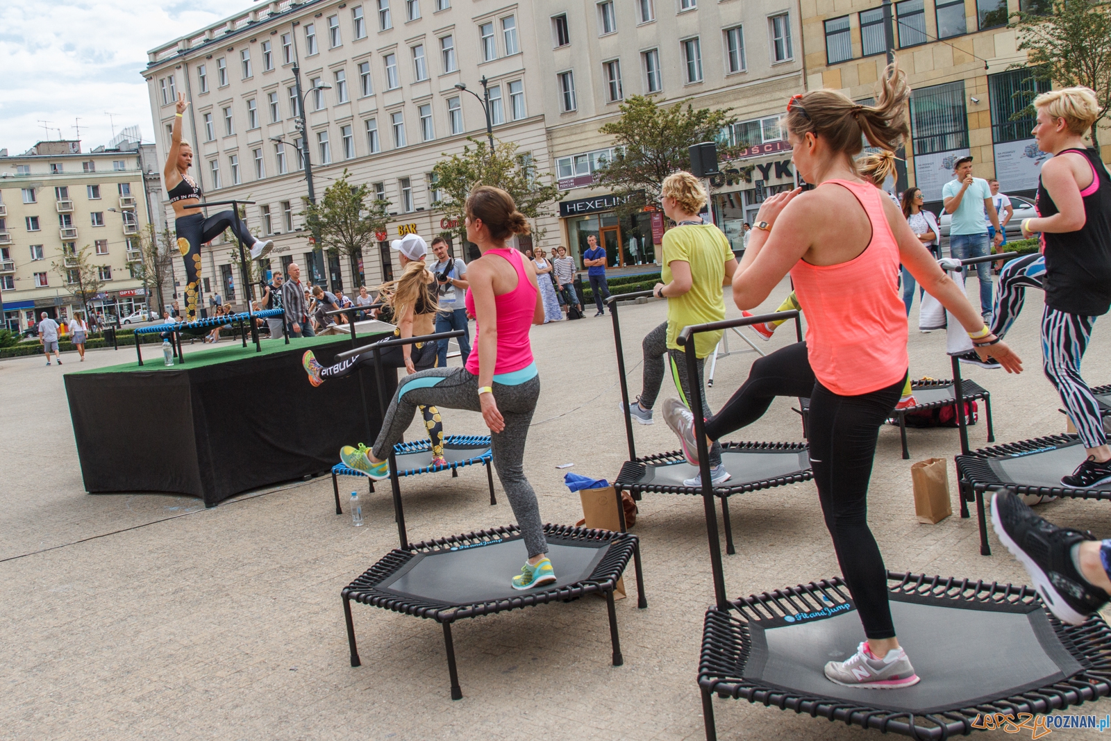 50 trampolin na Placu Wolności - Poznań 04.09.2016 r. Foto: LepszyPOZNAN.pl / Paweł Rychter 50 trampolin na Placu Wolności - Poznań 04.09.2016 r. Foto: LepszyPOZNAN.pl / Paweł Rychter