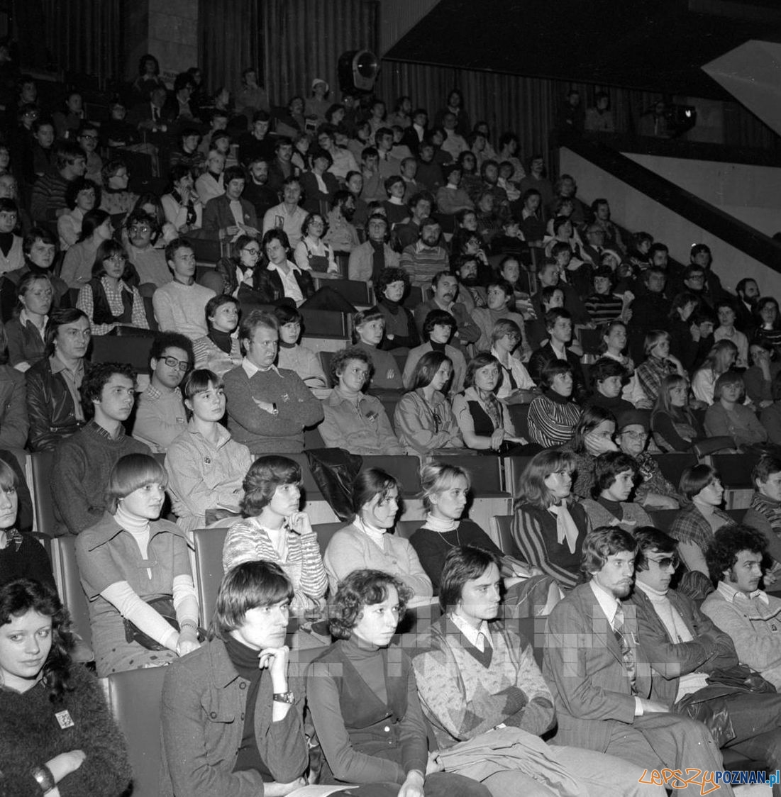 Publiczność podczas finału VI Tygodnia Kultury Studenckiej w Arenie 22.10.1978 Foto: Stanisław Wiktor / Cyryl Publiczność podczas finału VI Tygodnia Kultury Studenckiej w Arenie 22.10.1978 Foto: Stanisław Wiktor / Cyryl