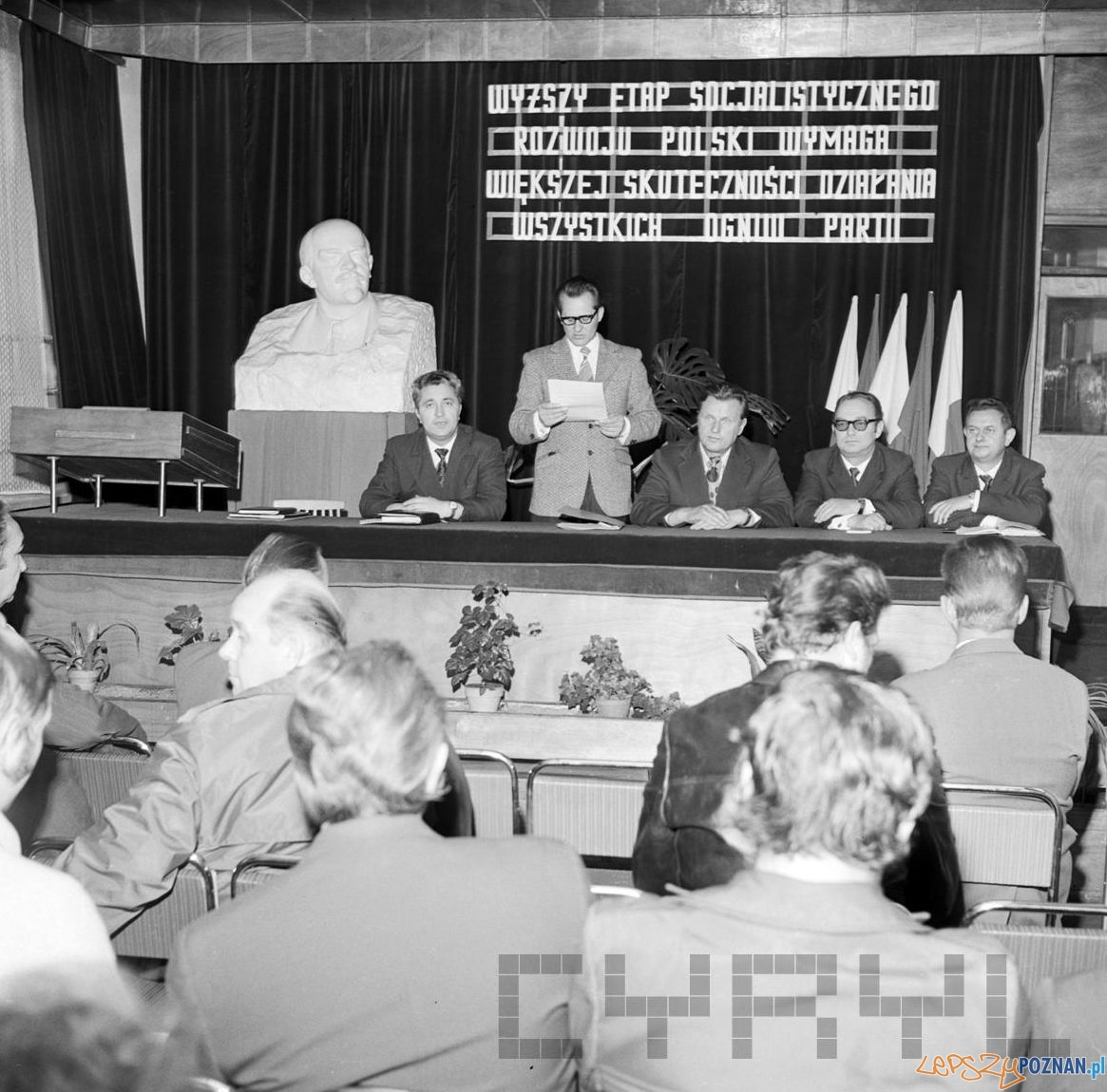 Wizyta I sekretarza KW PZPR Jerzego Zasady w zakładach Cegielskiego 15.10.1974 Foto: Stanisław Wiktor / Cyryl Wizyta I sekretarza KW PZPR Jerzego Zasady w zakładach Cegielskiego 15.10.1974 Foto: Stanisław Wiktor / Cyryl