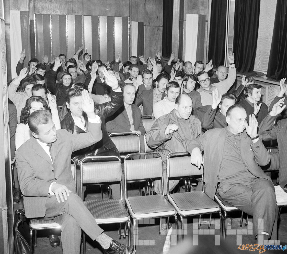 Wizyta I sekretarza KW PZPR Jerzego Zasady w zakładach Cegielskiego 15.10.1974 Foto: Stanisław Wiktor / Cyryl Wizyta I sekretarza KW PZPR Jerzego Zasady w zakładach Cegielskiego 15.10.1974 Foto: Stanisław Wiktor / Cyryl