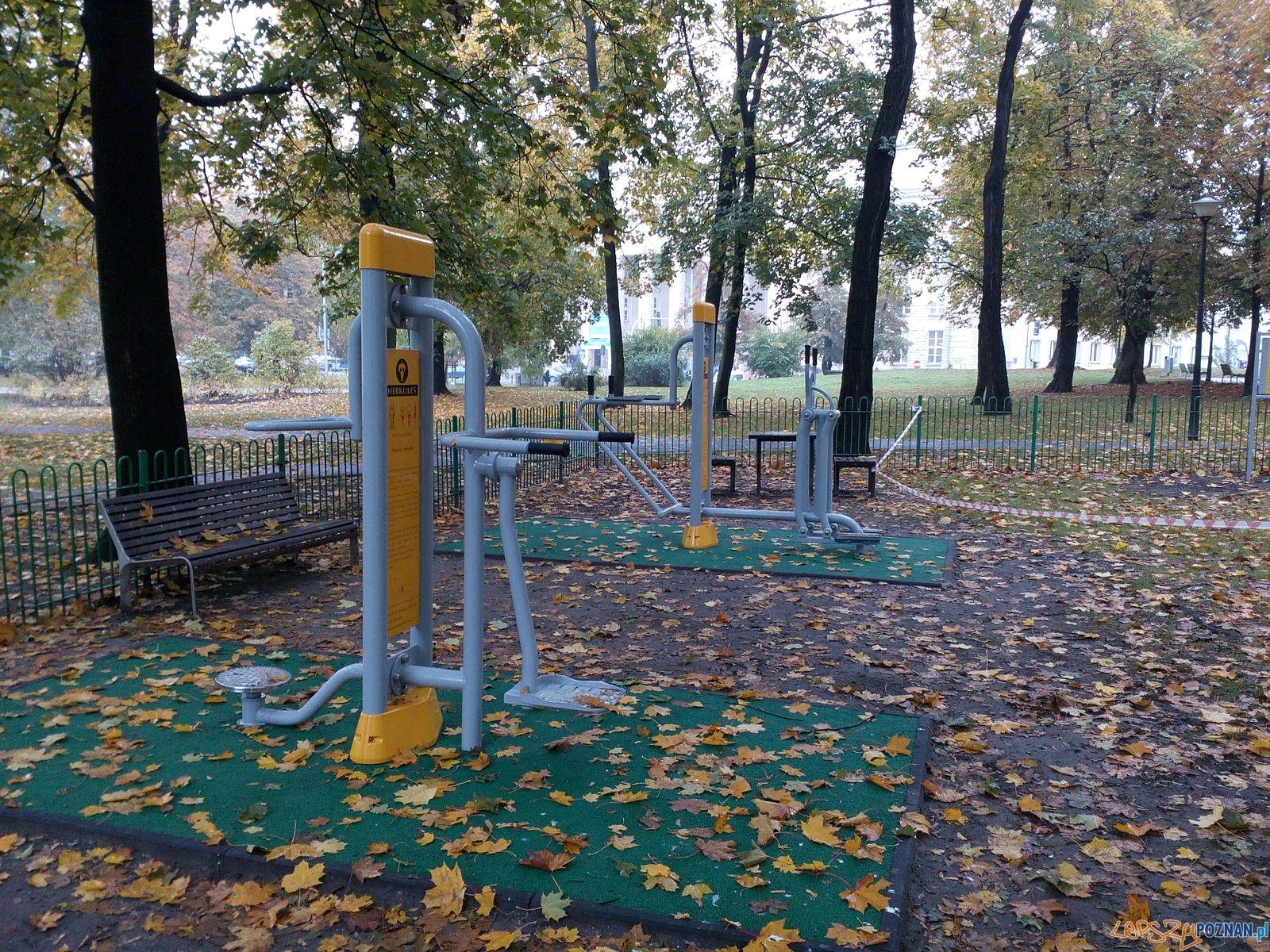 Siłownia w Parku Marcinkowskiego Foto: Zbigniew Burkietowicz /Rada Osiedla Stare Miasto Siłownia w Parku Marcinkowskiego Foto: Zbigniew Burkietowicz /Rada Osiedla Stare Miasto