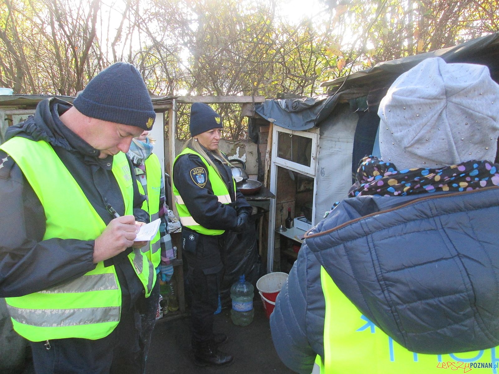 Bezdomni - Straż Miejska rozpoczęła kontrolę koczowisk Foto: Straż Miejska Bezdomni - Straż Miejska rozpoczęła kontrolę koczowisk Foto: Straż Miejska