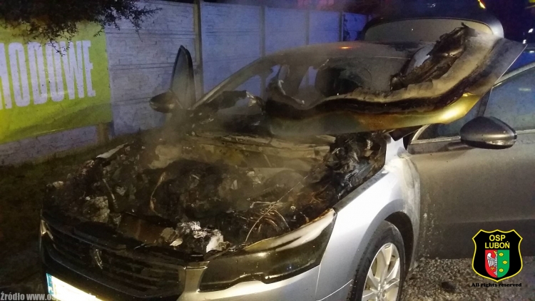 Nocny pożar samochodu Foto: OSP Luboń Nocny pożar samochodu Foto: OSP Luboń
