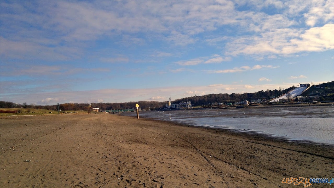 Malta - jezioro po spuszczeniu wody Foto: Tomasz Dworek Malta - jezioro po spuszczeniu wody Foto: Tomasz Dworek