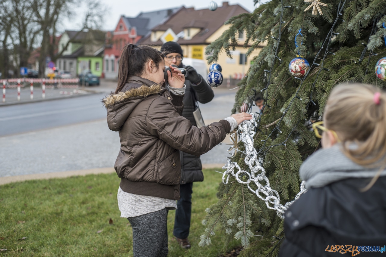 Choinka wspólnie udekorowana Foto: UMiG Murowana Goślina / Kamil Grzebyta Choinka wspólnie udekorowana Foto: UMiG Murowana Goślina / Kamil Grzebyta