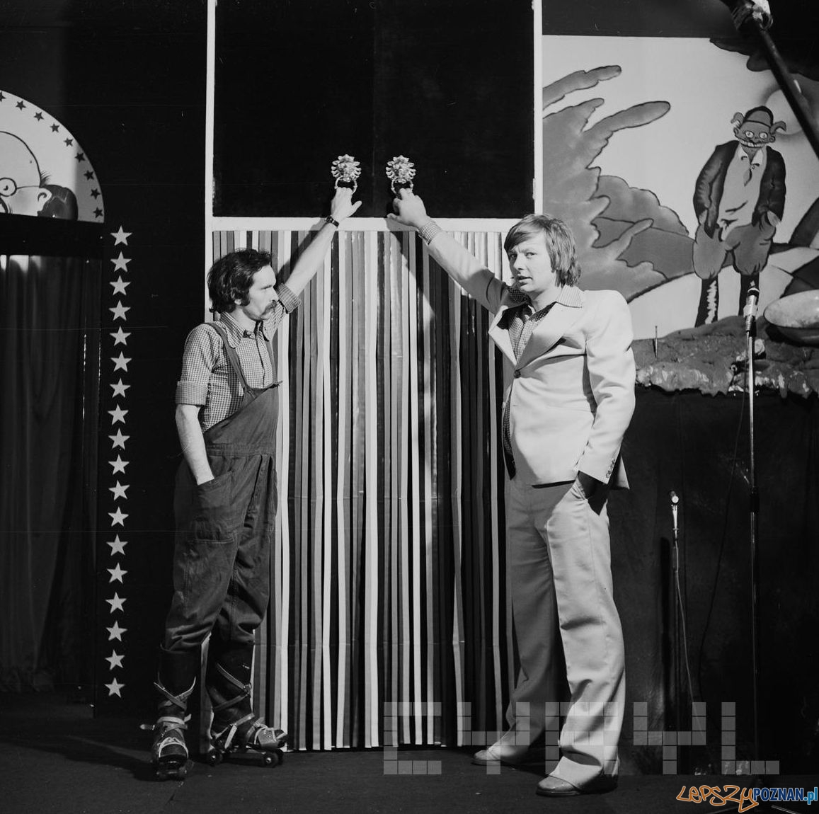 Zenon Laskowik i Bohdan Smoleń - Zbiórka, czyli z rolnictwem na TEY - kabaret na scenie przy ul. Woźnej 1978 r. Foto: Jerzy Nowakowski / Cyryl Zenon Laskowik i Bohdan Smoleń - Zbiórka, czyli z rolnictwem na TEY - kabaret na scenie przy ul. Woźnej 1978 r. Foto: Jerzy Nowakowski / Cyryl