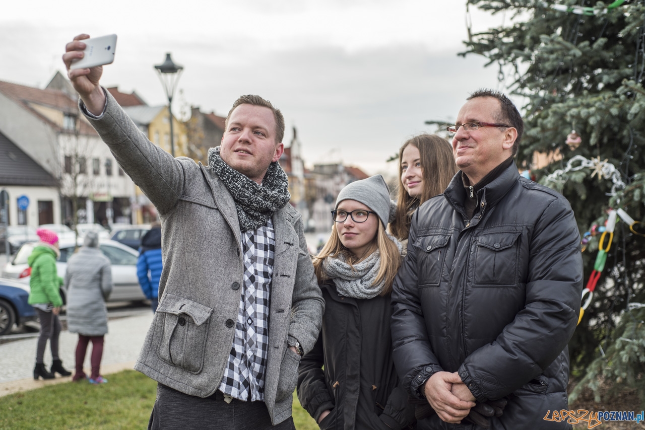 Choinka wspólnie udekorowana Foto: UMiG Murowana Goślina / Kamil Grzebyta Choinka wspólnie udekorowana Foto: UMiG Murowana Goślina / Kamil Grzebyta