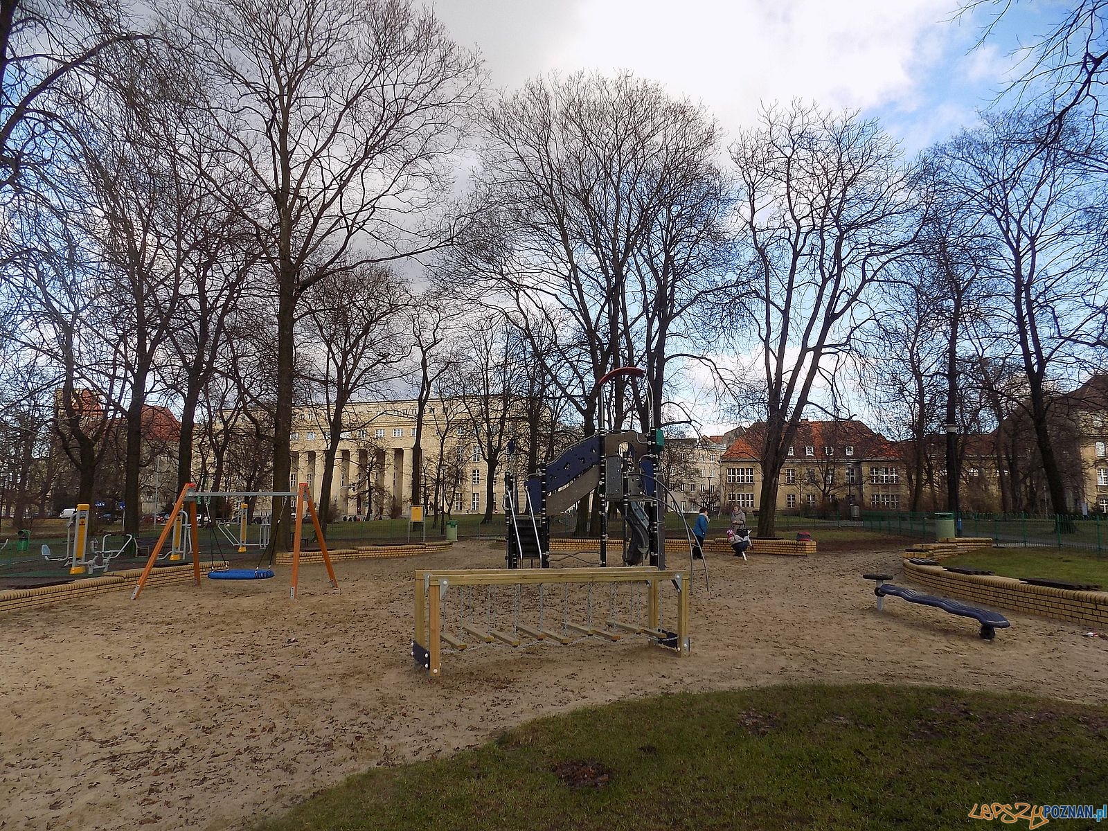 Park Marcinkowskiego - plac zabaw Foto: RO Stare Miasto Park Marcinkowskiego - plac zabaw Foto: RO Stare Miasto