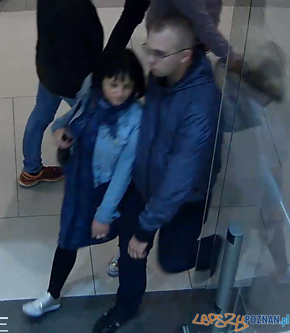 Pobicie i kradzież - są zdjęcia, nie wiadomo kim są sprawcy Foto: monitoring Pobicie i kradzież - są zdjęcia, nie wiadomo kim są sprawcy Foto: monitoring