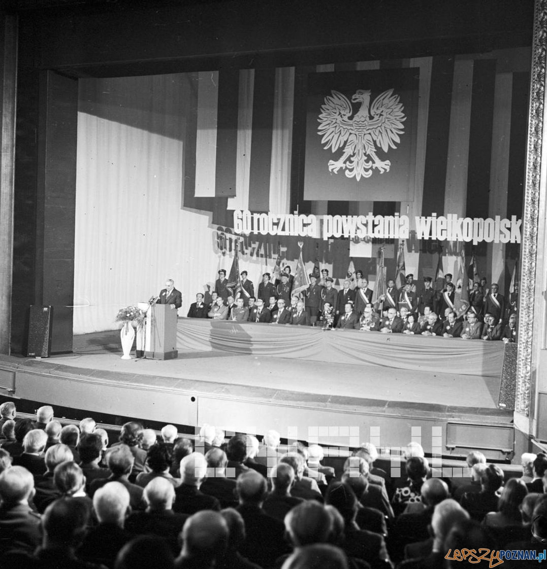 Uroczystości 60 rocznicy Powstania Wielkopolskiego w Teatrze Wielkim – przemówienie E. Gierka – 18.12.1978 Foto: Stanisław Wiktor / Cyryl Uroczystości 60 rocznicy Powstania Wielkopolskiego w Teatrze Wielkim – przemówienie E. Gierka – 18.12.1978 Foto: Stanisław Wiktor / Cyryl