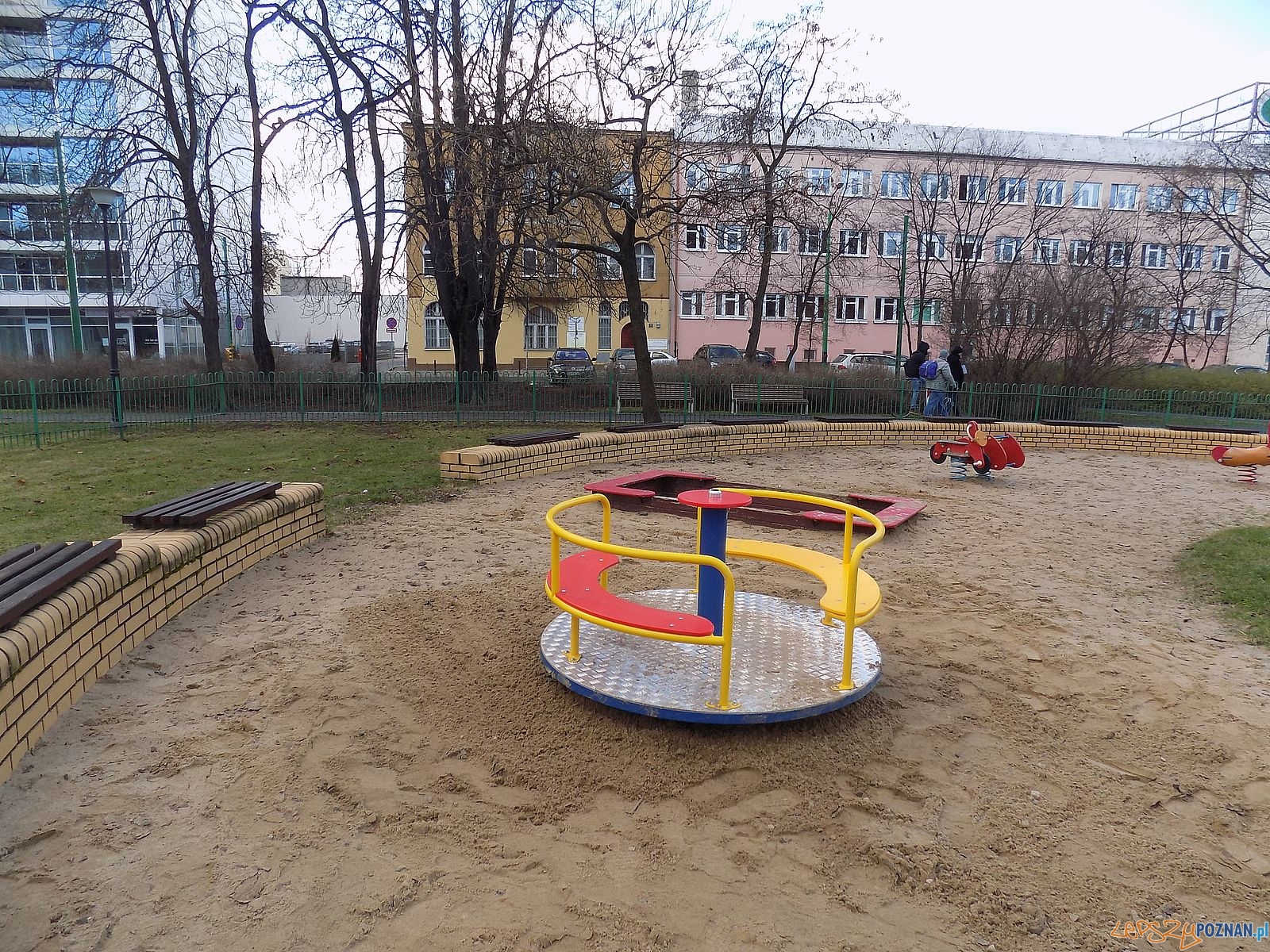 Park Marcinkowskiego - plac zabaw Foto: RO Stare Miasto Park Marcinkowskiego - plac zabaw Foto: RO Stare Miasto