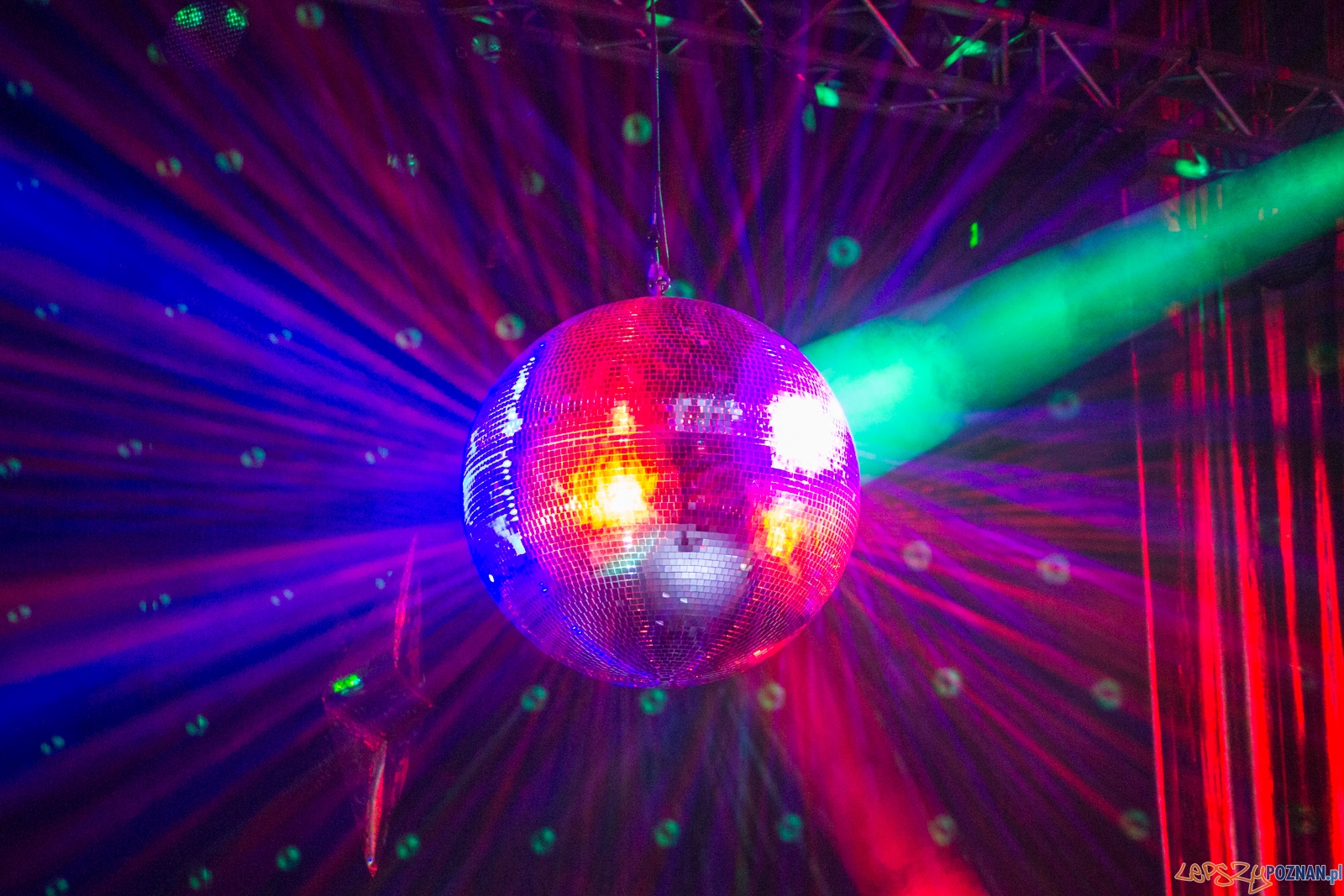 Sylwester Retro-Futuro na placu Wolności Foto: lepszyPOZNAN.pl / Ewelina Jaśkowiak Sylwester Retro-Futuro na placu Wolności Foto: lepszyPOZNAN.pl / Ewelina Jaśkowiak