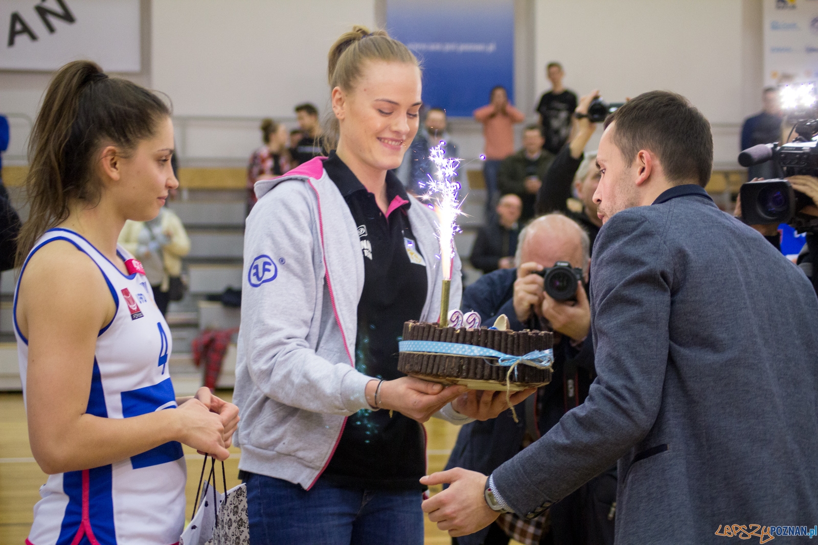 ENEA AZS Poznań - UKS Basket SMS Aleksandrów Łódzki Foto: lepszyPOZNAN.pl / Ewelina Jaśkowiak ENEA AZS Poznań - UKS Basket SMS Aleksandrów Łódzki Foto: lepszyPOZNAN.pl / Ewelina Jaśkowiak