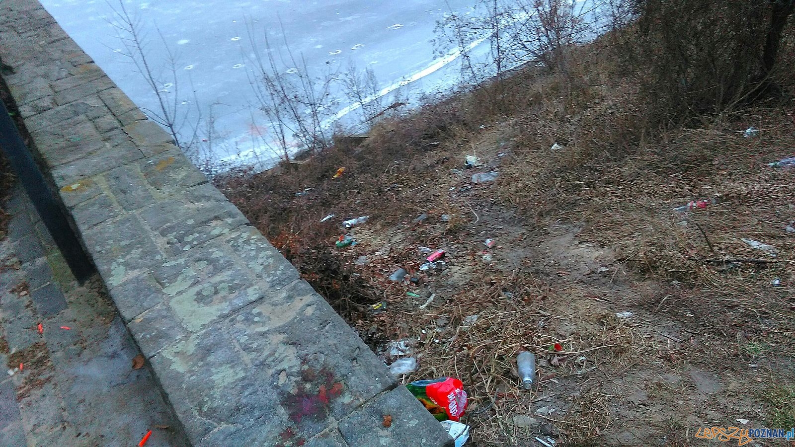 Bałagan wokół obelisku Akcji Bollwerk Foto: Rada Osiedla Stare Miasto Bałagan wokół obelisku Akcji Bollwerk Foto: Rada Osiedla Stare Miasto