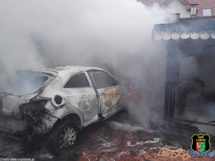 Samochód w ogniu Foto: OSP Luboń Samochód w ogniu Foto: OSP Luboń
