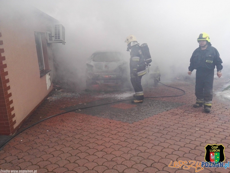 Samochód w ogniu Foto: OSP Luboń Samochód w ogniu Foto: OSP Luboń