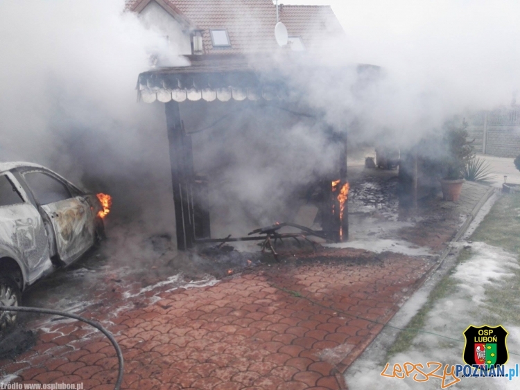Samochód w ogniu Foto: OSP Luboń Samochód w ogniu Foto: OSP Luboń