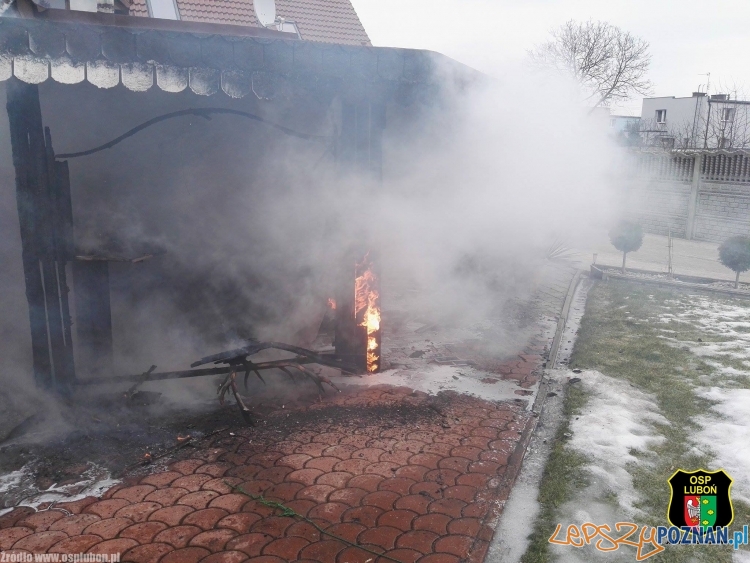 Samochód w ogniu Foto: OSP Luboń Samochód w ogniu Foto: OSP Luboń