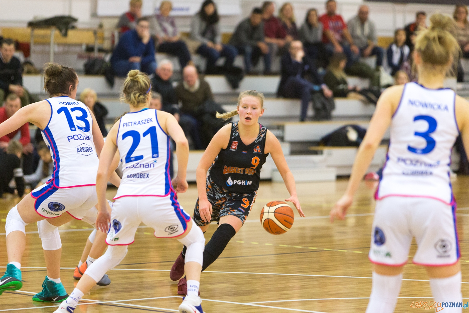 Enea AZS Poznań - UKS Basket SMS Aleksandrów Łódzki Foto: lepszyPOZNAN.pl / Piotr Rychter Enea AZS Poznań - UKS Basket SMS Aleksandrów Łódzki Foto: lepszyPOZNAN.pl / Piotr Rychter