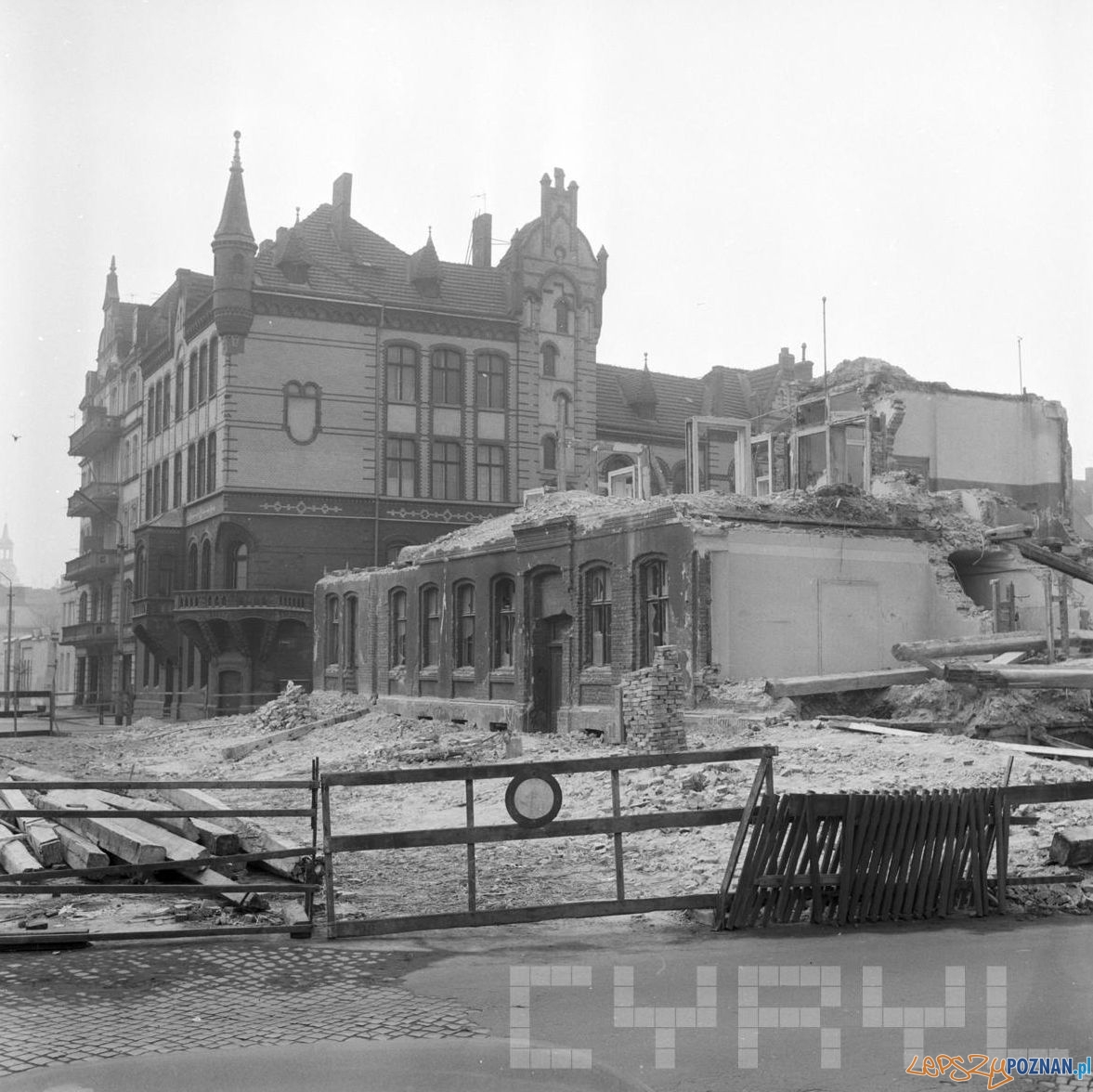 Stawna - ruiny budynku 16.03.1975  Foto: Stanisław Wiktor / Cyryl