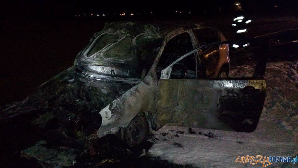 Pożar samochodu w Libartowie Foto: OSP Kostrzyn Pożar samochodu w Libartowie Foto: OSP Kostrzyn