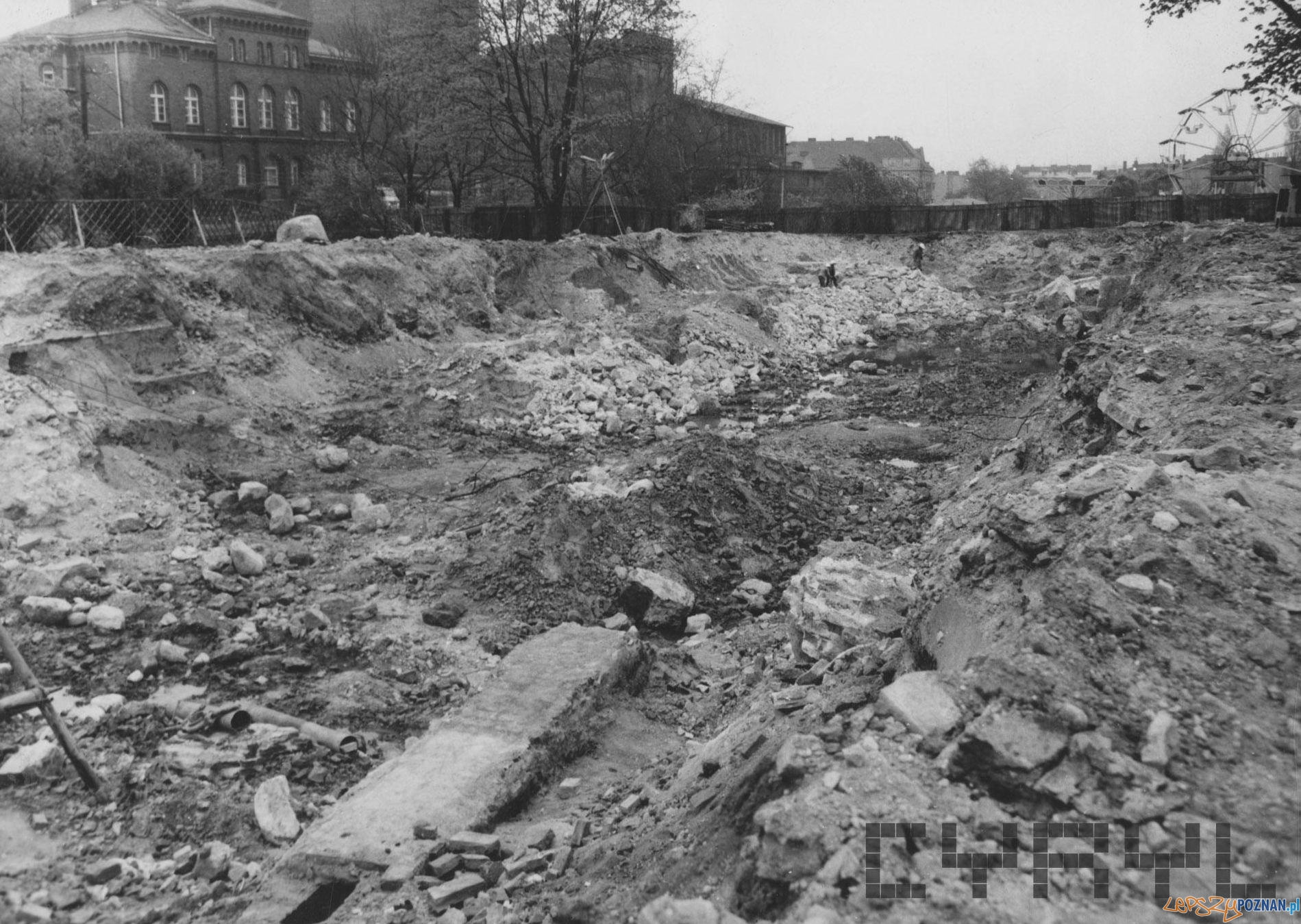 Budowa Hotelu Poznań - fragmenty fundamentów Fortu Grolman - 4. kwietnia 1974 Foto: Joanna Szymkowiak / MKZ / Cyryl Budowa Hotelu Poznań - fragmenty fundamentów Fortu Grolman - 4. kwietnia 1974 Foto: Joanna Szymkowiak / MKZ / Cyryl