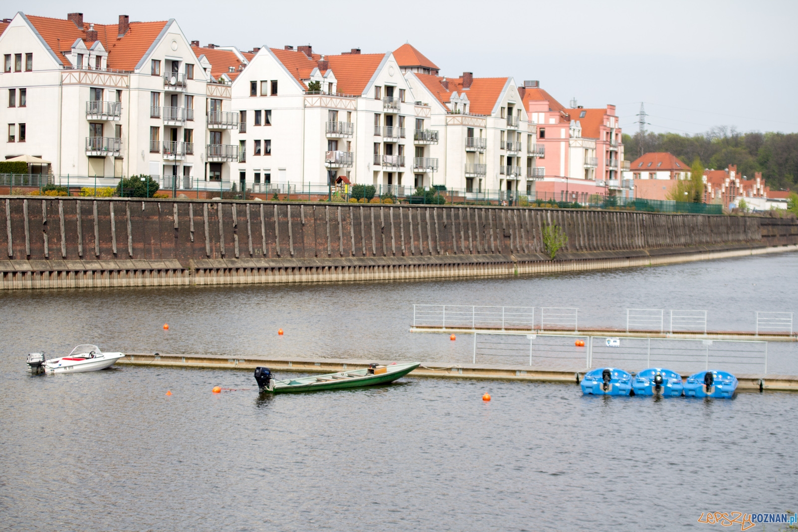 Przystań rzeczna Stary Port Foto: Ewelina Jaśkowiak Przystań rzeczna Stary Port Foto: Ewelina Jaśkowiak