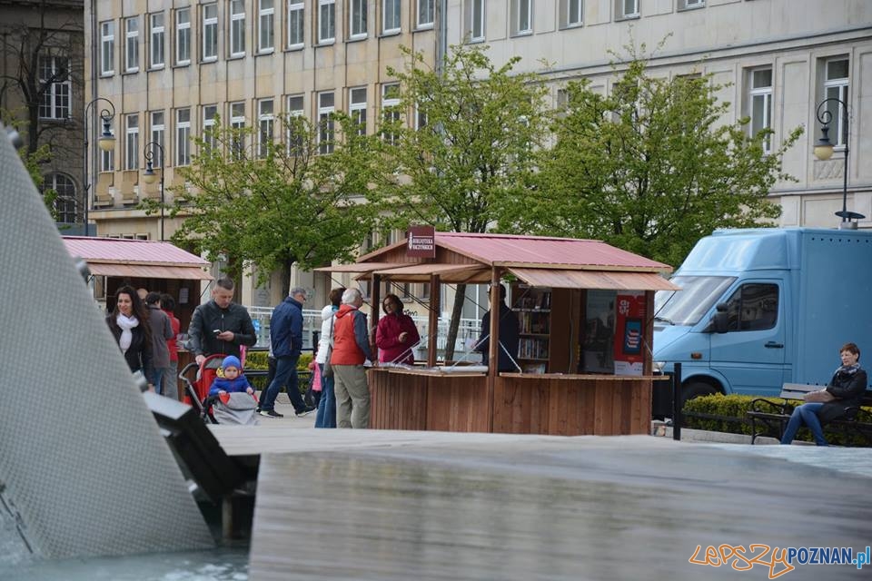 Plac Wolności - Kiermasz Książek Foto: Biblioteka Raczyńskich Plac Wolności - Kiermasz Książek Foto: Biblioteka Raczyńskich
