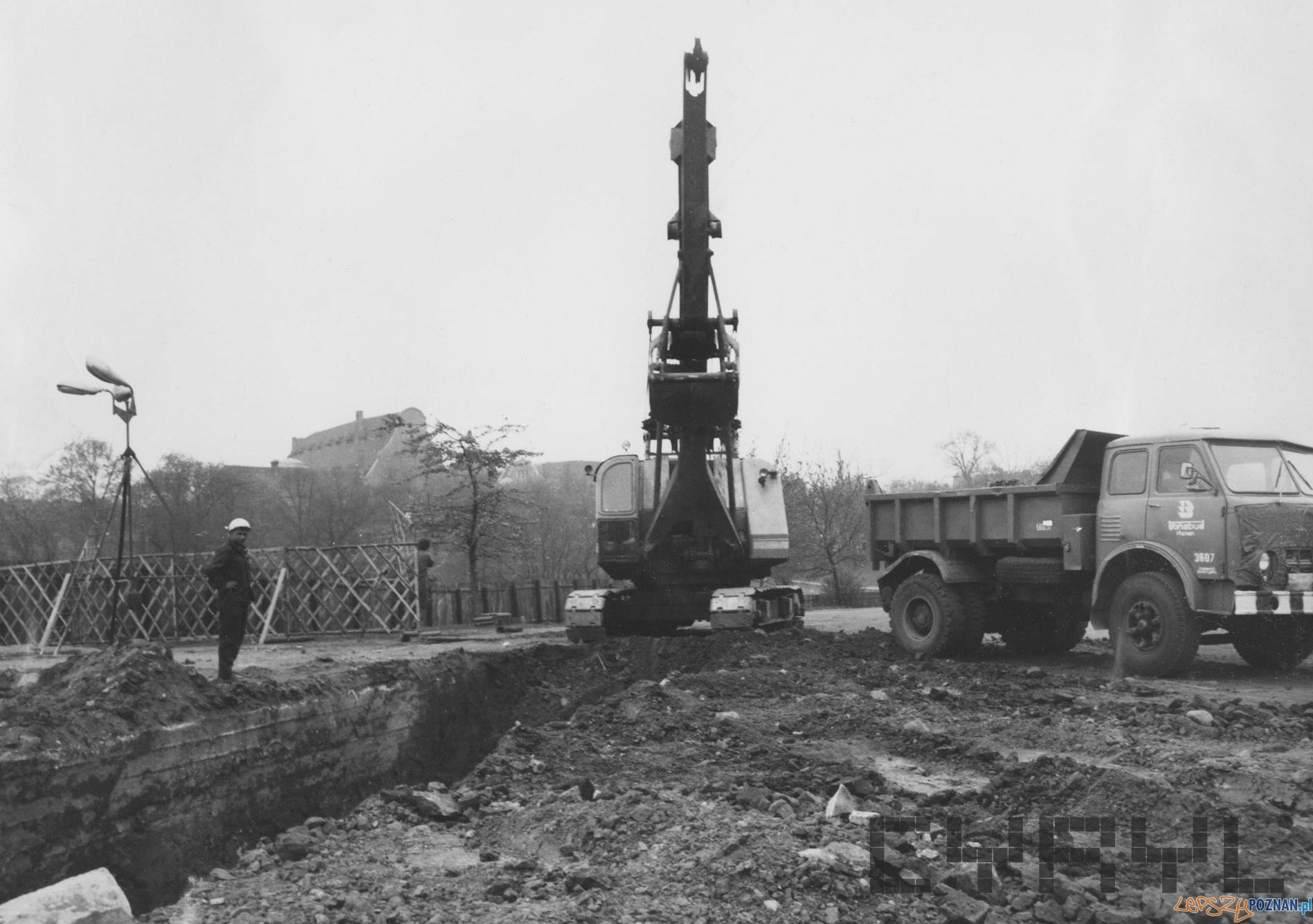 Budowa Hotelu Poznań - fragmenty fundamentów Fortu Grolman - 4. kwietnia 1974 Foto: Joanna Szymkowiak / MKZ / Cyryl Budowa Hotelu Poznań - fragmenty fundamentów Fortu Grolman - 4. kwietnia 1974 Foto: Joanna Szymkowiak / MKZ / Cyryl