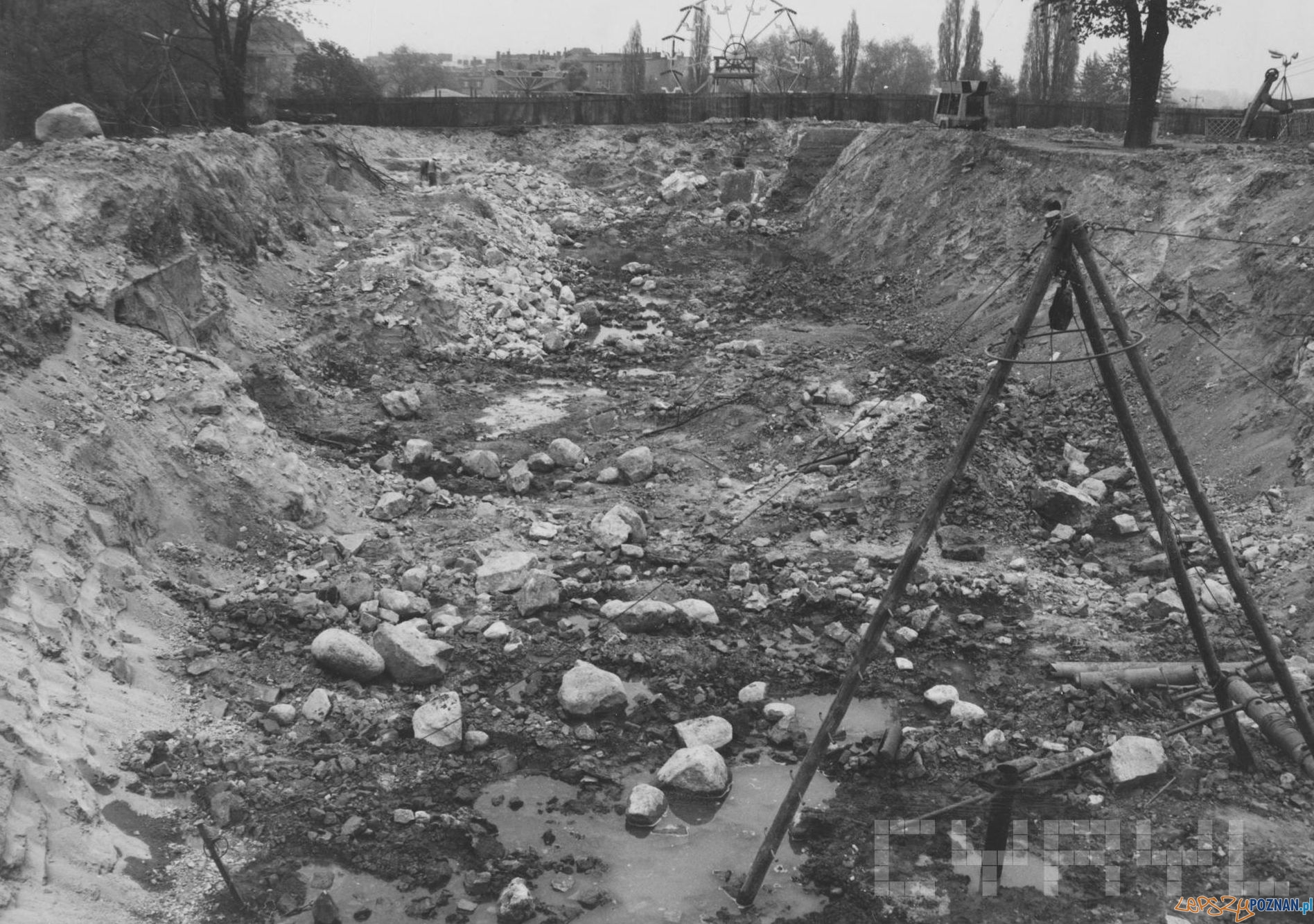 Budowa Hotelu Poznań - fragmenty fundamentów Fortu Grolman - 4. kwietnia 1974 Foto: Joanna Szymkowiak / MKZ / Cyryl Budowa Hotelu Poznań - fragmenty fundamentów Fortu Grolman - 4. kwietnia 1974 Foto: Joanna Szymkowiak / MKZ / Cyryl