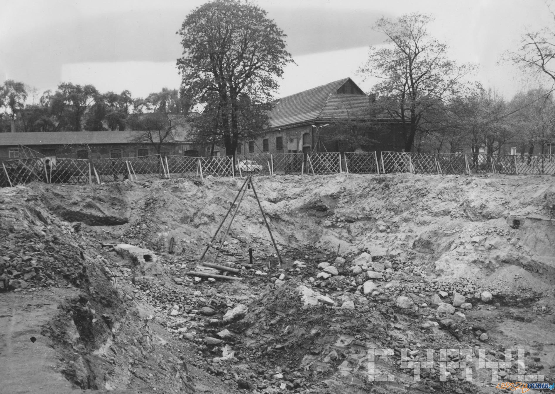 Budowa Hotelu Poznań - fragmenty fundamentów Fortu Grolman - 4. kwietnia 1974 Foto: Joanna Szymkowiak / MKZ / Cyryl Budowa Hotelu Poznań - fragmenty fundamentów Fortu Grolman - 4. kwietnia 1974 Foto: Joanna Szymkowiak / MKZ / Cyryl