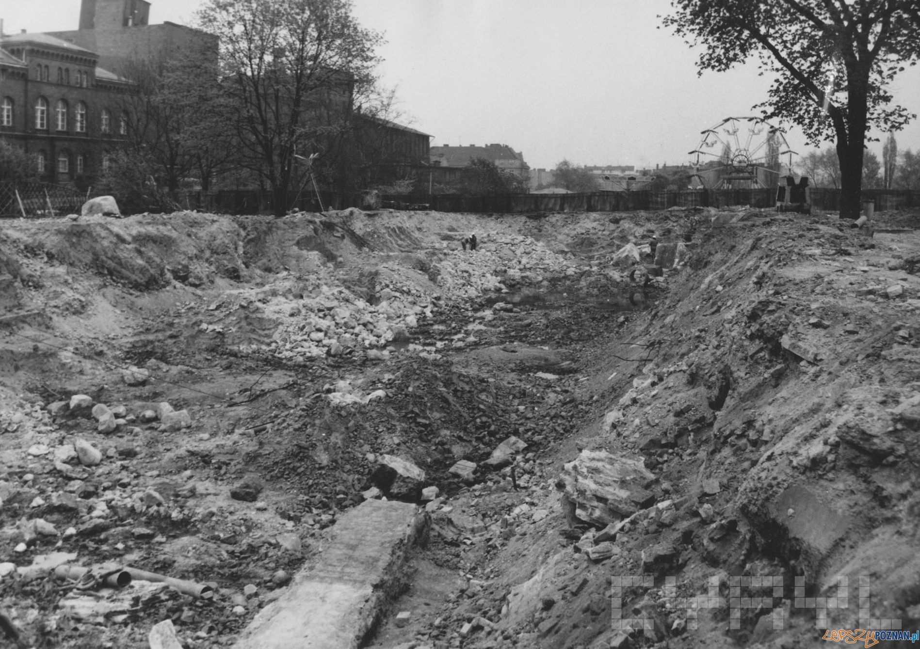 Budowa Hotelu Poznań - fragmenty fundamentów Fortu Grolman - 4. kwietnia 1974 Foto: Joanna Szymkowiak / MKZ / Cyryl Budowa Hotelu Poznań - fragmenty fundamentów Fortu Grolman - 4. kwietnia 1974 Foto: Joanna Szymkowiak / MKZ / Cyryl