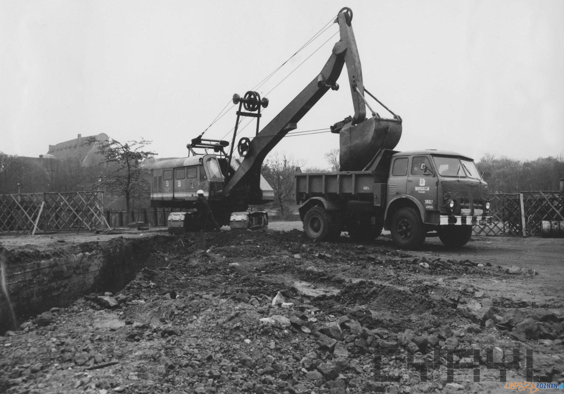 Budowa Hotelu Poznań - fragmenty fundamentów Fortu Grolman - 4. kwietnia 1974 Foto: Joanna Szymkowiak / MKZ / Cyryl Budowa Hotelu Poznań - fragmenty fundamentów Fortu Grolman - 4. kwietnia 1974 Foto: Joanna Szymkowiak / MKZ / Cyryl