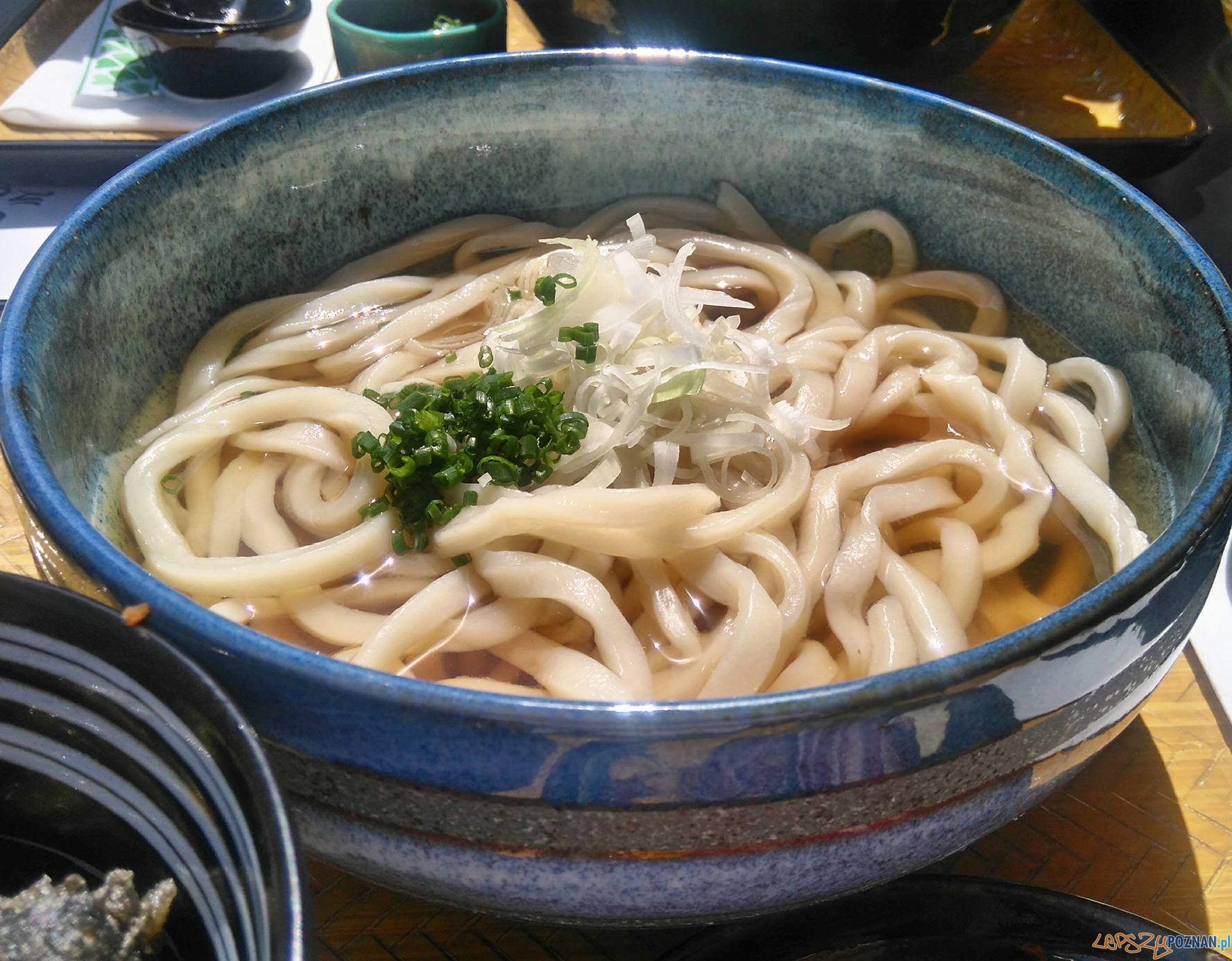 Zen On - Kake udon z bulionem rybnym z czarną tempurą i grillowanymi warzywami Foto: lepszyPOZNAN.pl / Ewellina Jaśkowiak Zen On - Kake udon z bulionem rybnym z czarną tempurą i grillowanymi warzywami Foto: lepszyPOZNAN.pl / Ewellina Jaśkowiak