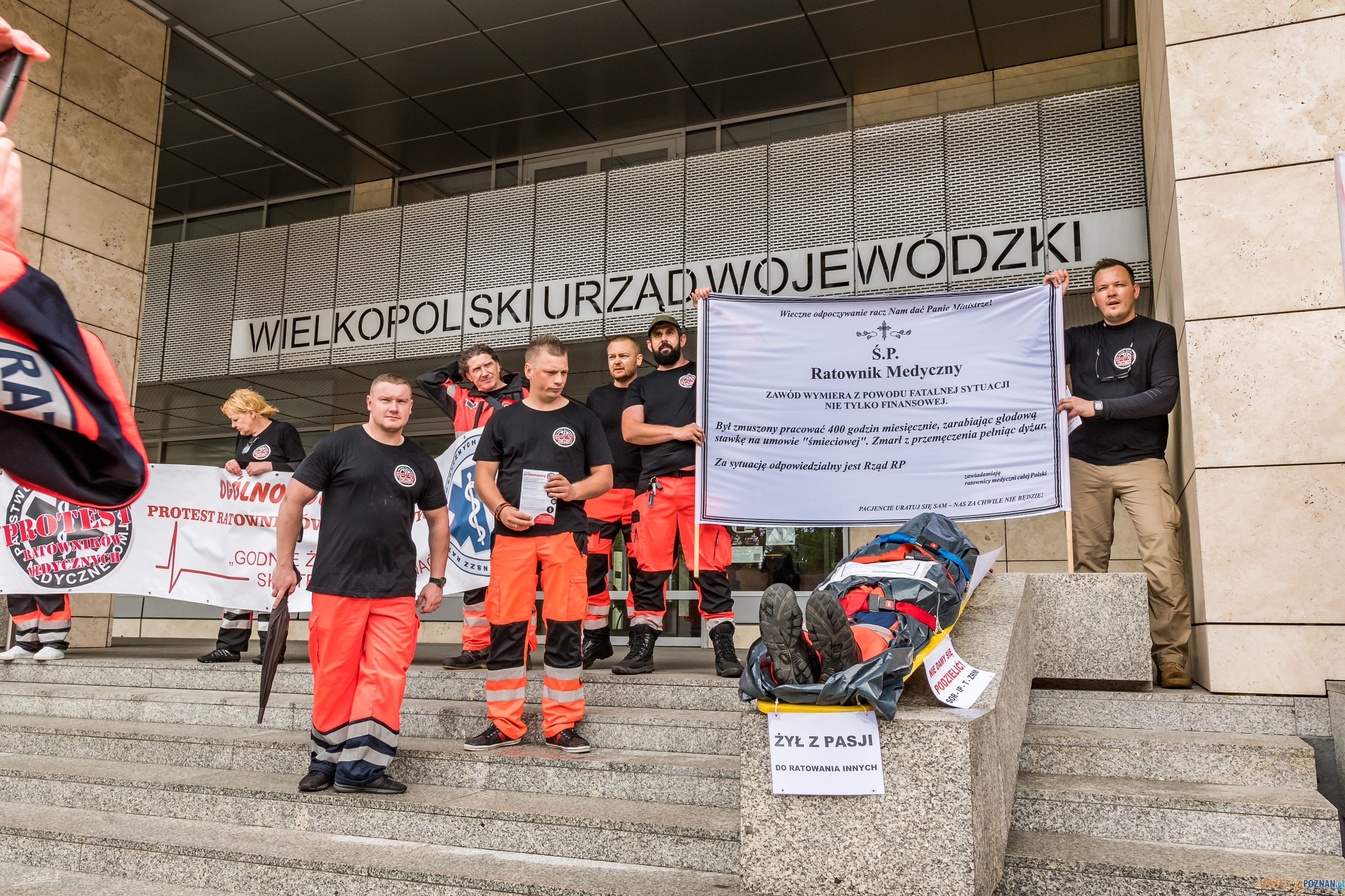 Protest Ratowników Medycznych w Poznaniu Foto: ADAM SZACH Protest Ratowników Medycznych w Poznaniu Foto: ADAM SZACH