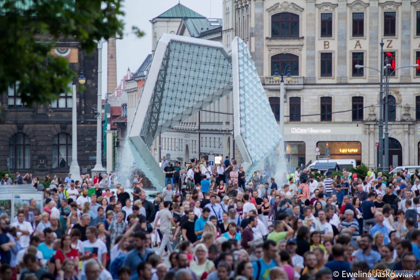 Łańcuch Światła - Poznań Plac Wolności 20.07.2017 r. Foto: Ewelina Jaskowiak Łańcuch Światła - Poznań Plac Wolności 20.07.2017 r. Foto: Ewelina Jaskowiak