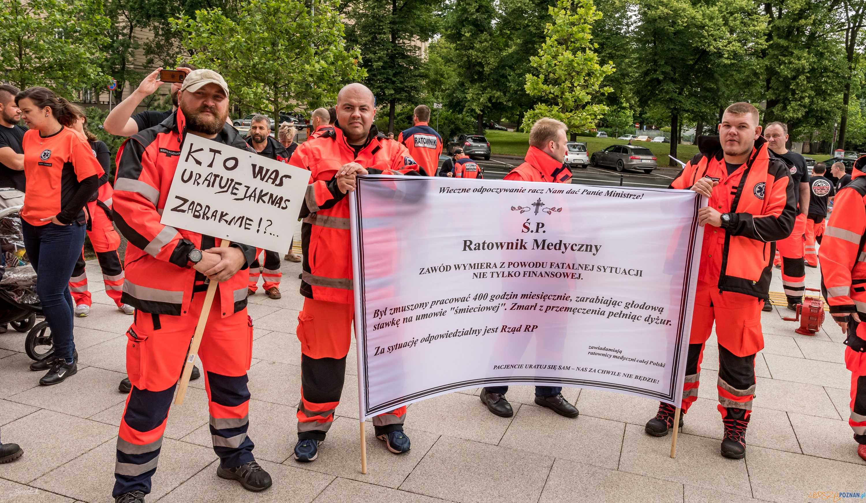 Protest Ratowników Medycznych w Poznaniu Foto: ADAM SZACH Protest Ratowników Medycznych w Poznaniu Foto: ADAM SZACH