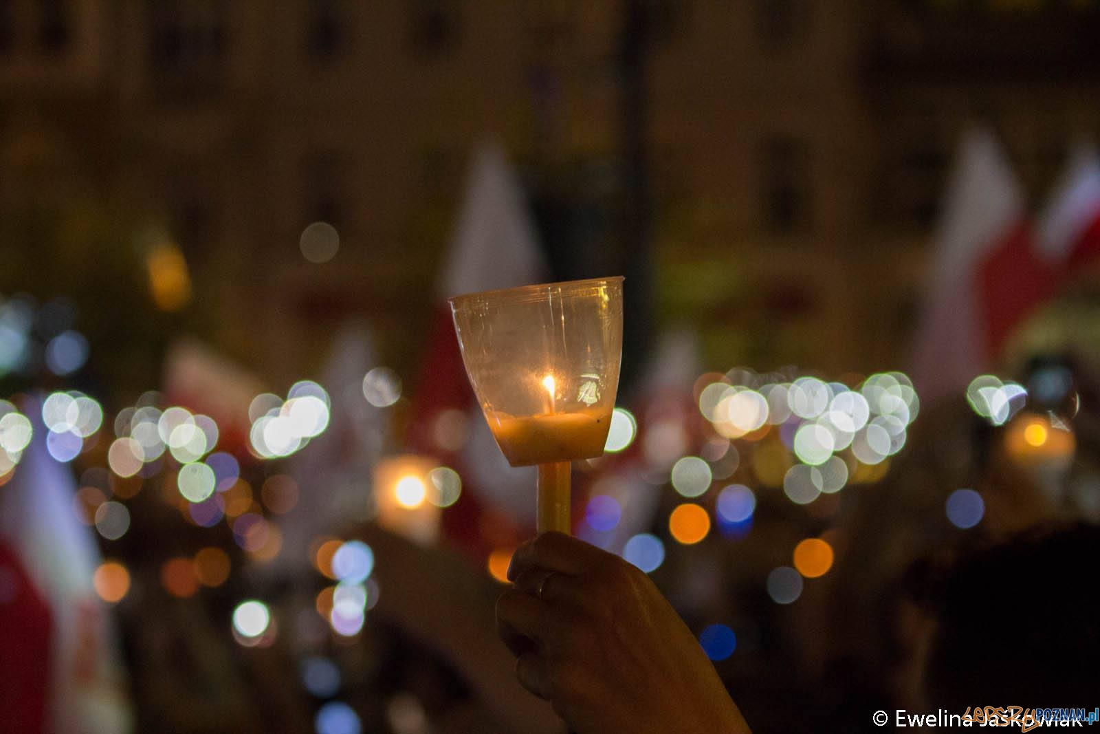 Łańcuch Światła - Poznań Plac Wolności 20.07.2017 r. Foto: Ewelina Jaskowiak Łańcuch Światła - Poznań Plac Wolności 20.07.2017 r. Foto: Ewelina Jaskowiak