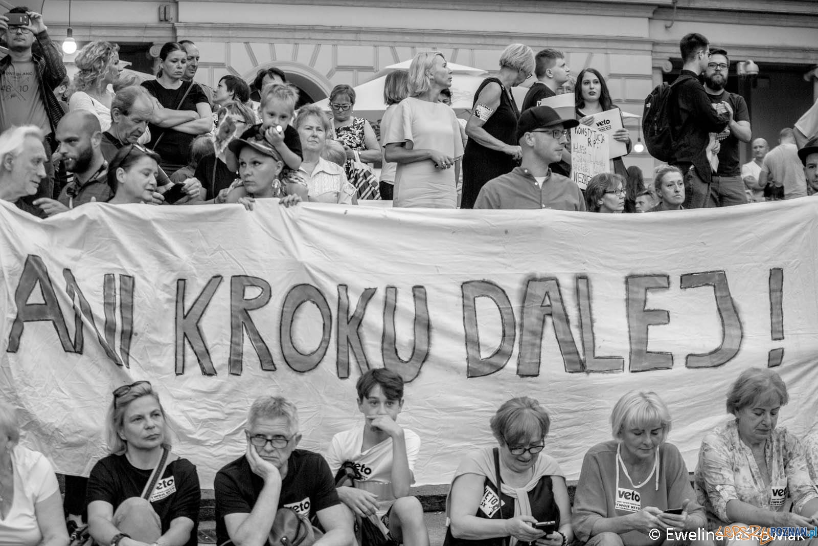 Łańcuch Światła - Poznań Plac Wolności 20.07.2017 r. Foto: Ewelina Jaskowiak Łańcuch Światła - Poznań Plac Wolności 20.07.2017 r. Foto: Ewelina Jaskowiak