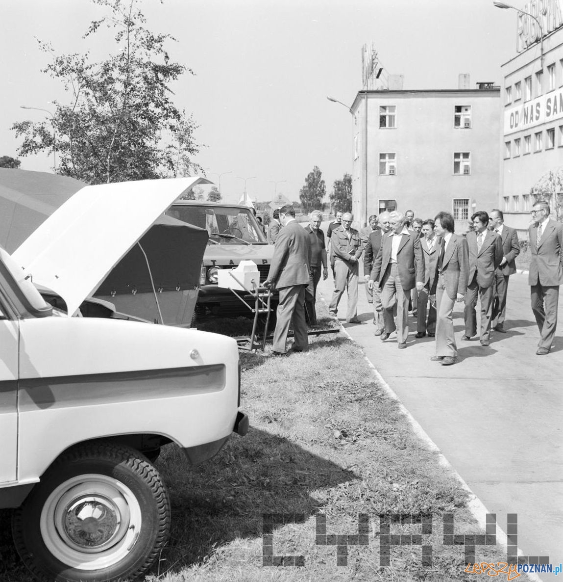 Fabryka Samochodow Rolniczych Polmo - wizyta KW Kom Parti Czechosłowacji 7.08 (2) Foto: Stanisław Wiktor / Cyryl Fabryka Samochodow Rolniczych Polmo - wizyta KW Kom Parti Czechosłowacji 7.08 (2) Foto: Stanisław Wiktor / Cyryl