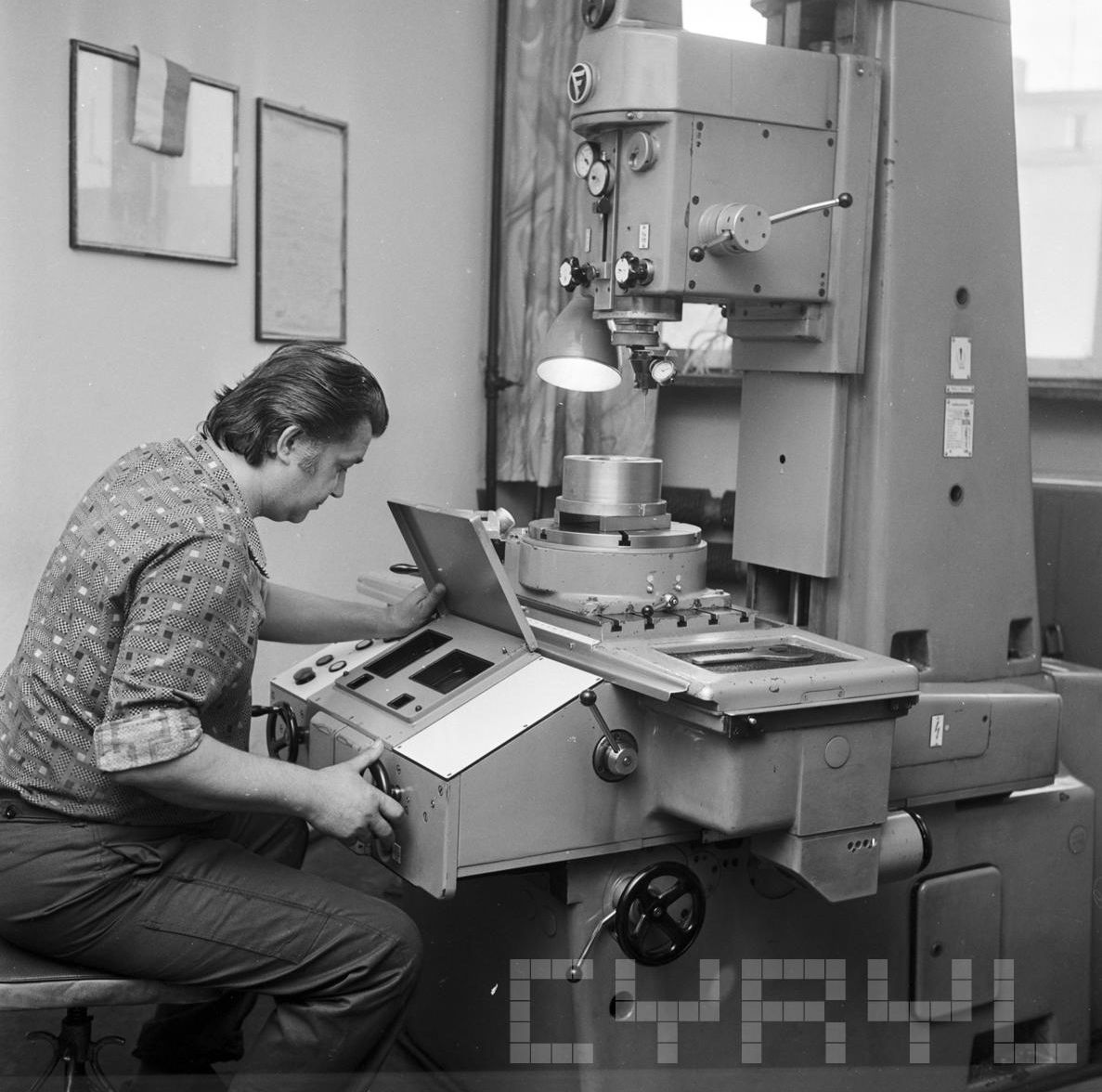 PoWoGaz Farbryka Aparatur i Urządzeń Komunalnych 30.03 (4) Foto: Stanisław Wiktor / Cyryl PoWoGaz Farbryka Aparatur i Urządzeń Komunalnych 30.03 (4) Foto: Stanisław Wiktor / Cyryl