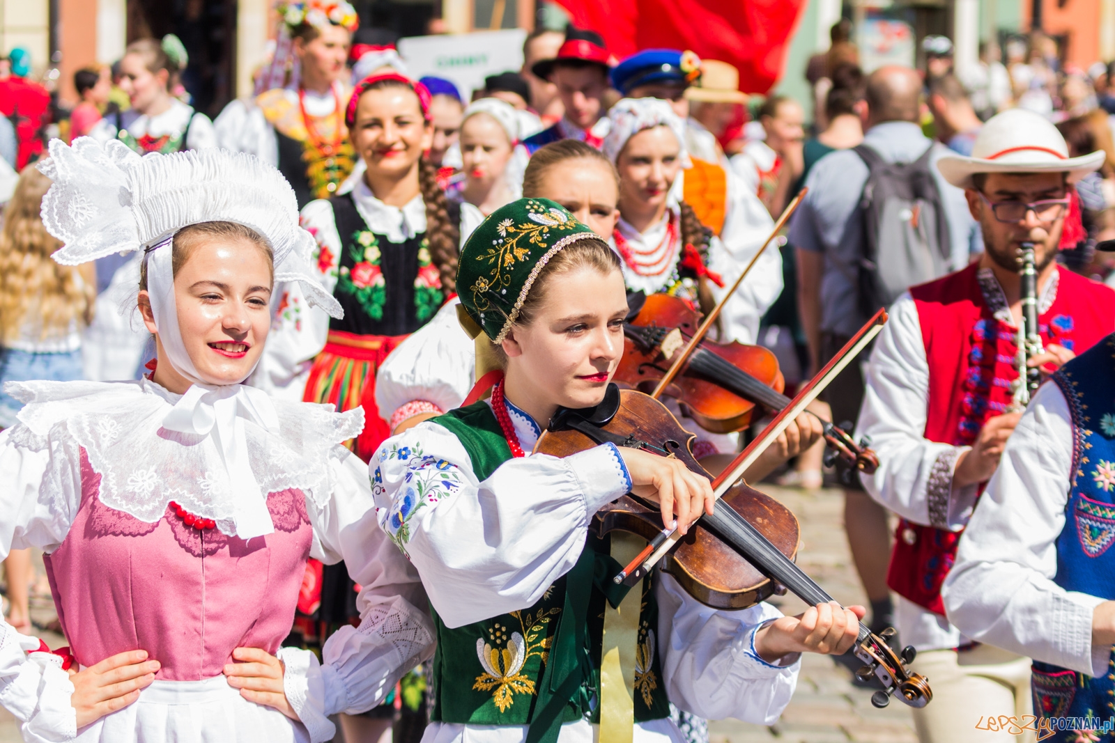 Swiatowy Przeglad Folkloru Integracje Foto: lepszyPOZNAN.pl / Ewelina Jaskowiak Swiatowy Przeglad Folkloru Integracje Foto: lepszyPOZNAN.pl / Ewelina Jaskowiak