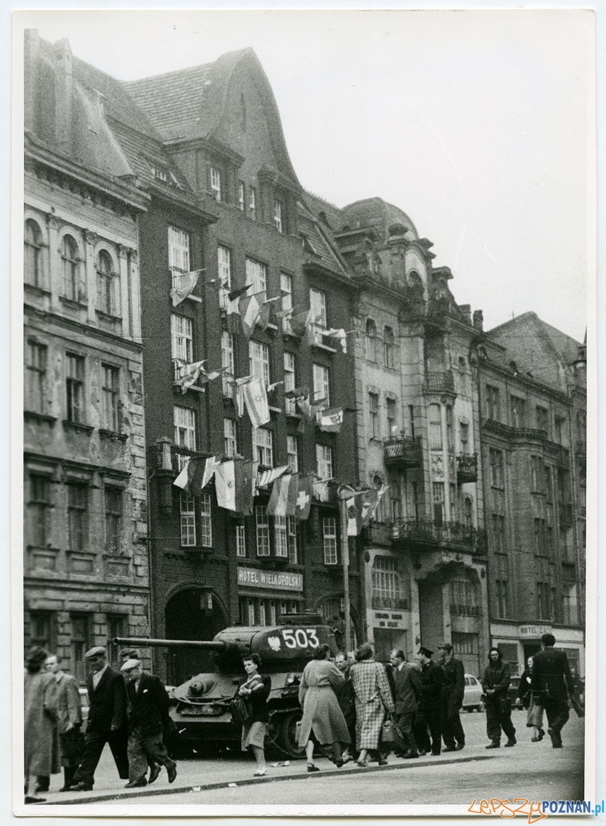 Ulica św. Marcin (wtedy Armii Czerwonej) - Poznań, czerwiec 1956 Foto: Peter Schaeffer Ulica św. Marcin (wtedy Armii Czerwonej) - Poznań, czerwiec 1956 Foto: Peter Schaeffer