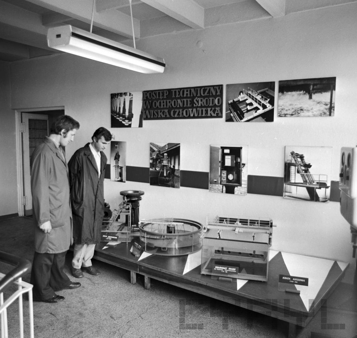 PoWoGaz Farbryka Aparatur i Urządzeń Komunalnych 30.03 (1) Foto: Stanisław Wiktor / Cyryl PoWoGaz Farbryka Aparatur i Urządzeń Komunalnych 30.03 (1) Foto: Stanisław Wiktor / Cyryl